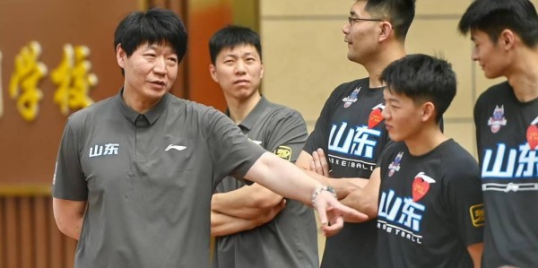 kaiyun官网入口-手握全权却难破局！邱彪的山东男篮，休赛期何去何从？